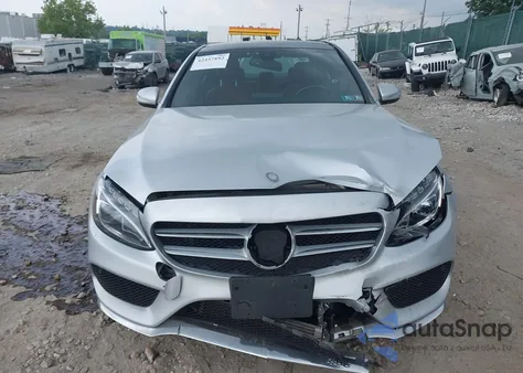 2015 Mercedes-Benz C 300 4Matic/Luxury 4Matic/Sport 4Matic z USA, uszkodzony, nr VIN 55SWF4KB1FU009166